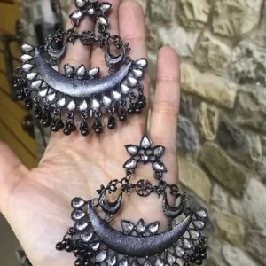 AJRA EARRING