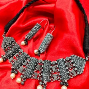 AMIRA NECKLACE