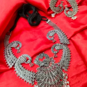 AMISHA NECKLACE