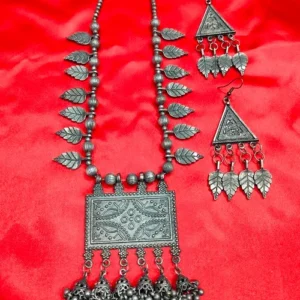 MINA NECKLACE