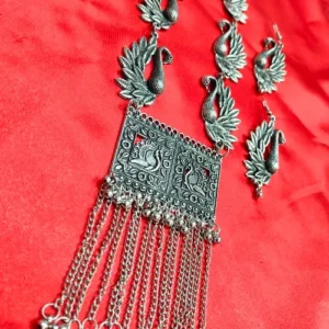 PIHU NECKLACE