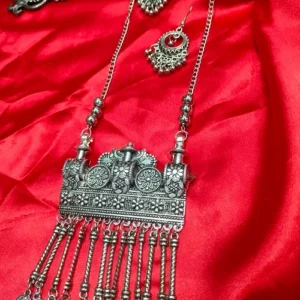 RANA NECKLACE