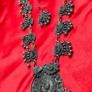 RISHA NECKLACE