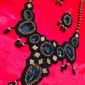 RUPALI NECKLACE