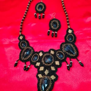 RUPALI NECKLACE