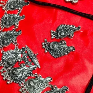 SACHVI NECKLACE