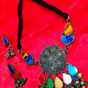 SALONI NECKLACE