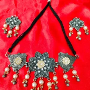 SOMYA NECKLACE