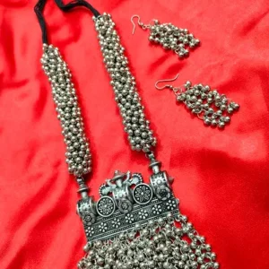 URVASHI NECKLACE