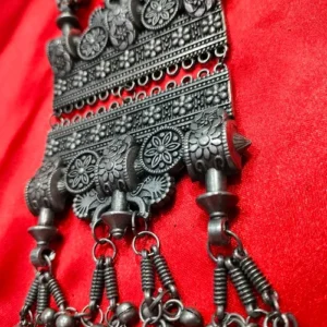 VANIKA NECKLACE