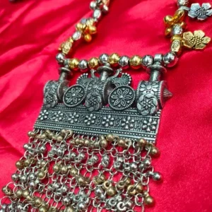 VIRUSHI NECKLACE